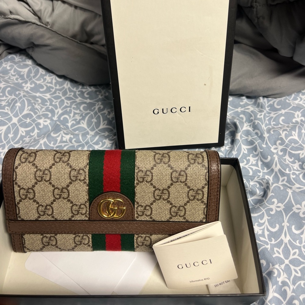 Gucci wallet large clean